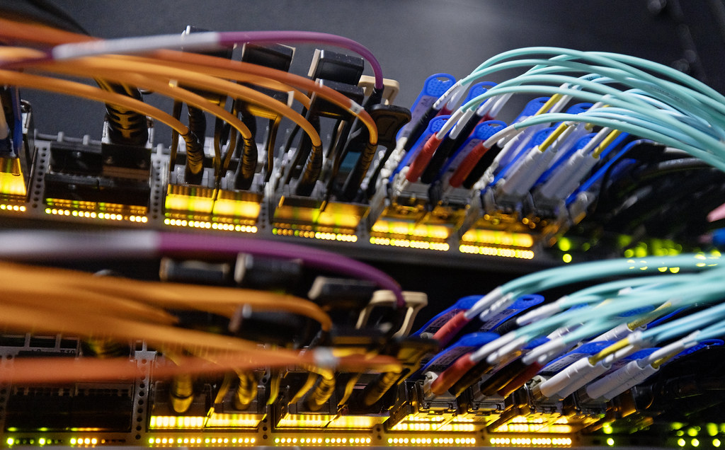 Baies de serveurs dans un datacenter
