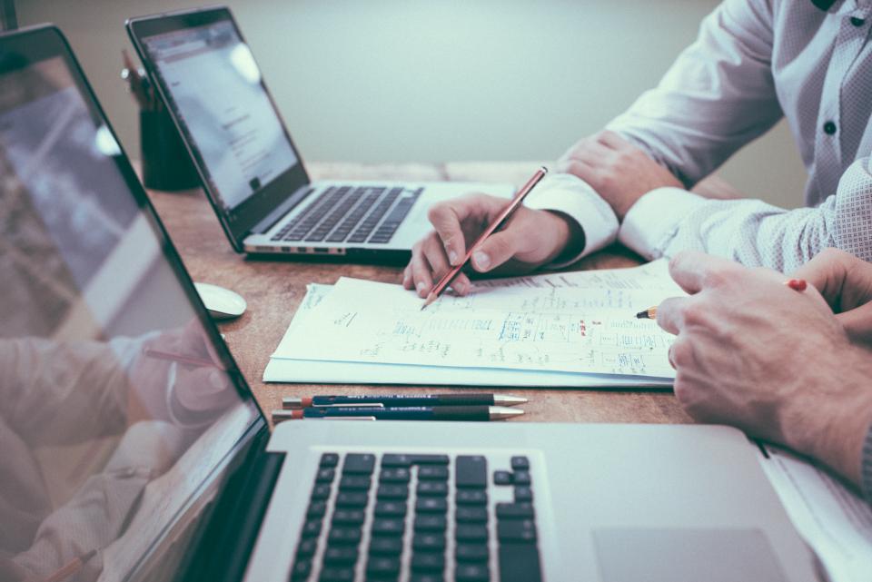 Ordinateur portable dans un bureau