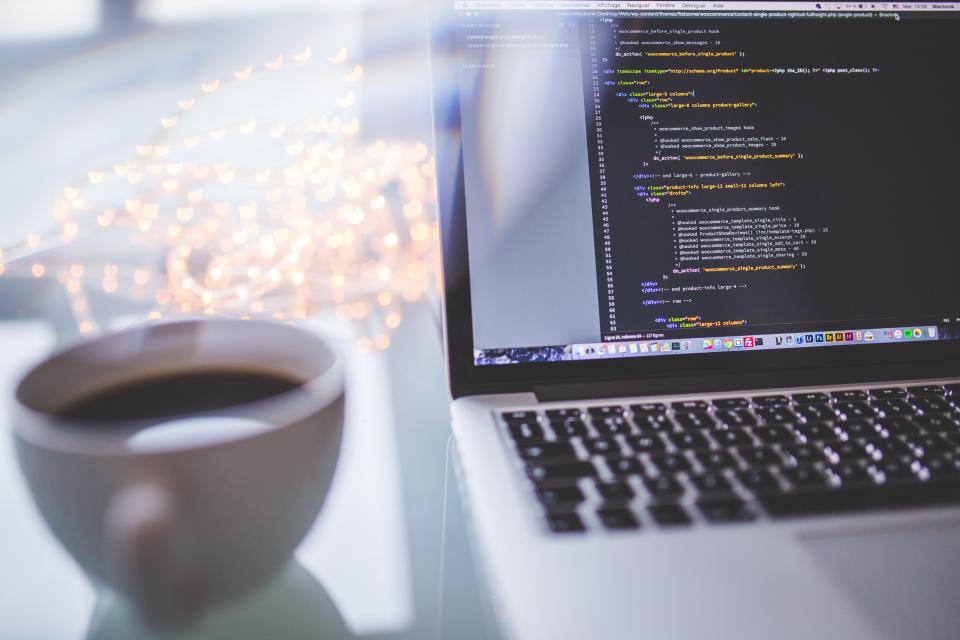 Ordinateur portable dans un bureau